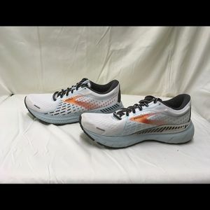 Women’s Brooks Adrenaline size 8